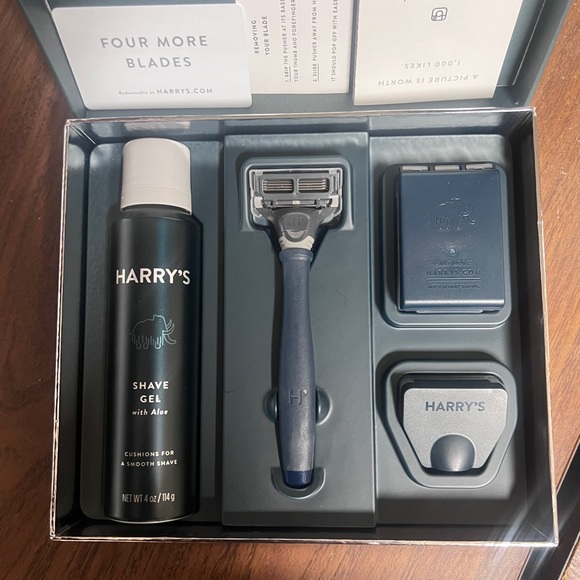 Harry’s men’s razor set - Picture 2 of 5